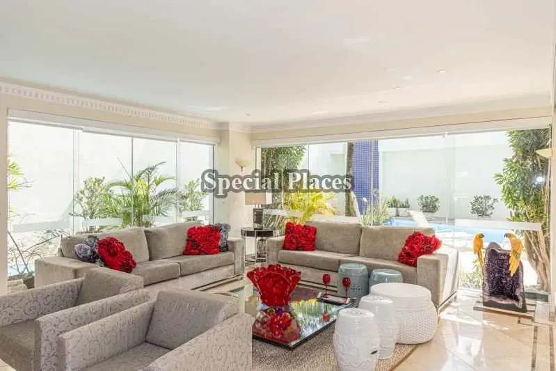 Furnished home with 5 bedrooms and 5 parking spaces — photo 4