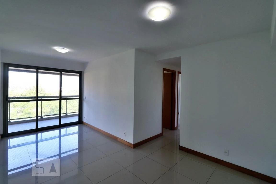 Balcony with a grill in a 3-bedroom apartment, 80 m² — photo 8