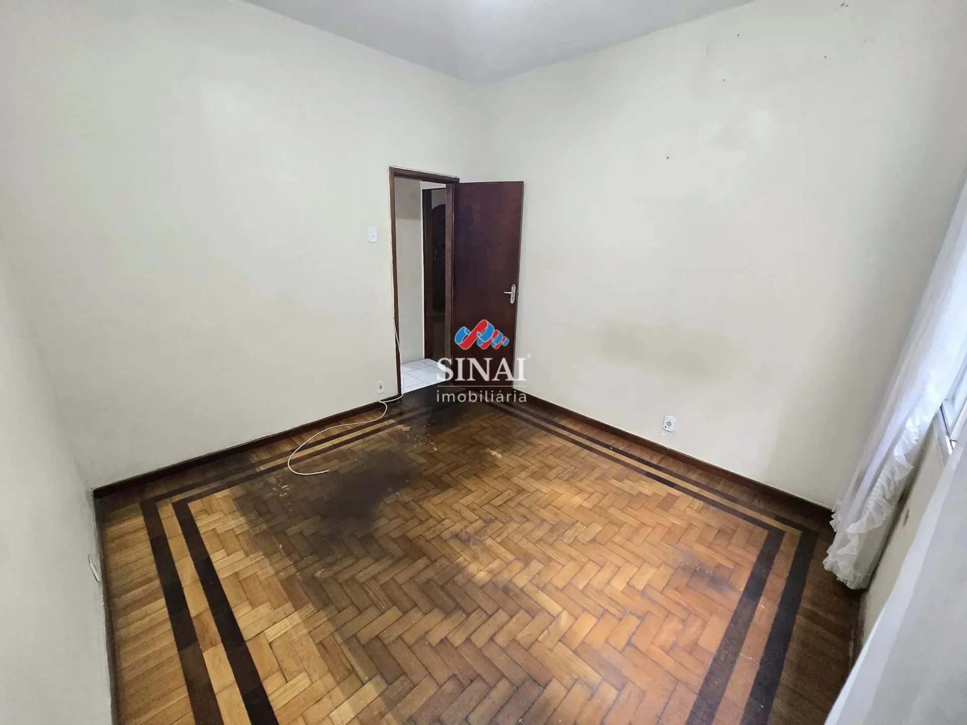 2-bedroom apartment with wood or laminate floors — photo 22