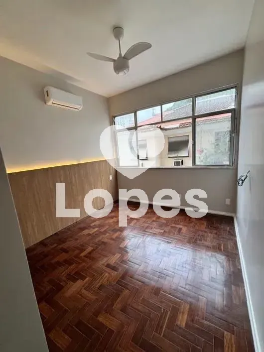 2-bedroom apartment with 1 suite and separate kitchen — photo 2