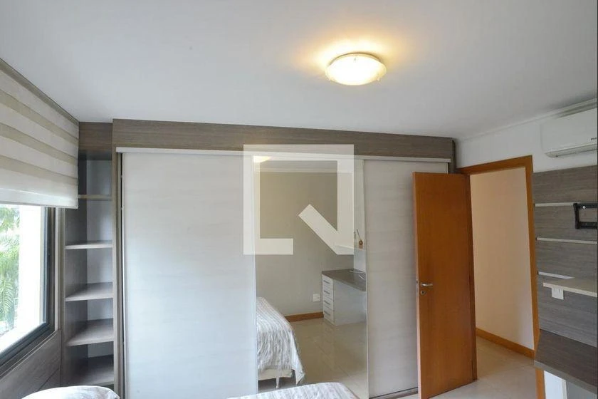 Glass-enclosed balcony in a 4-bedroom apartment, 233 m² — photo 46