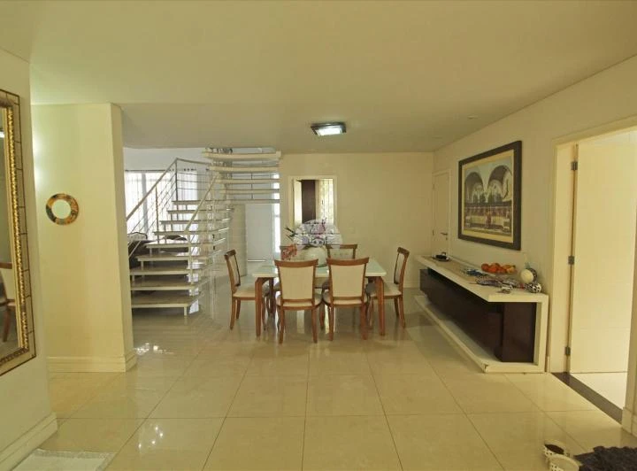 4-bedroom house with 3 en-suites and a balcony — photo 7