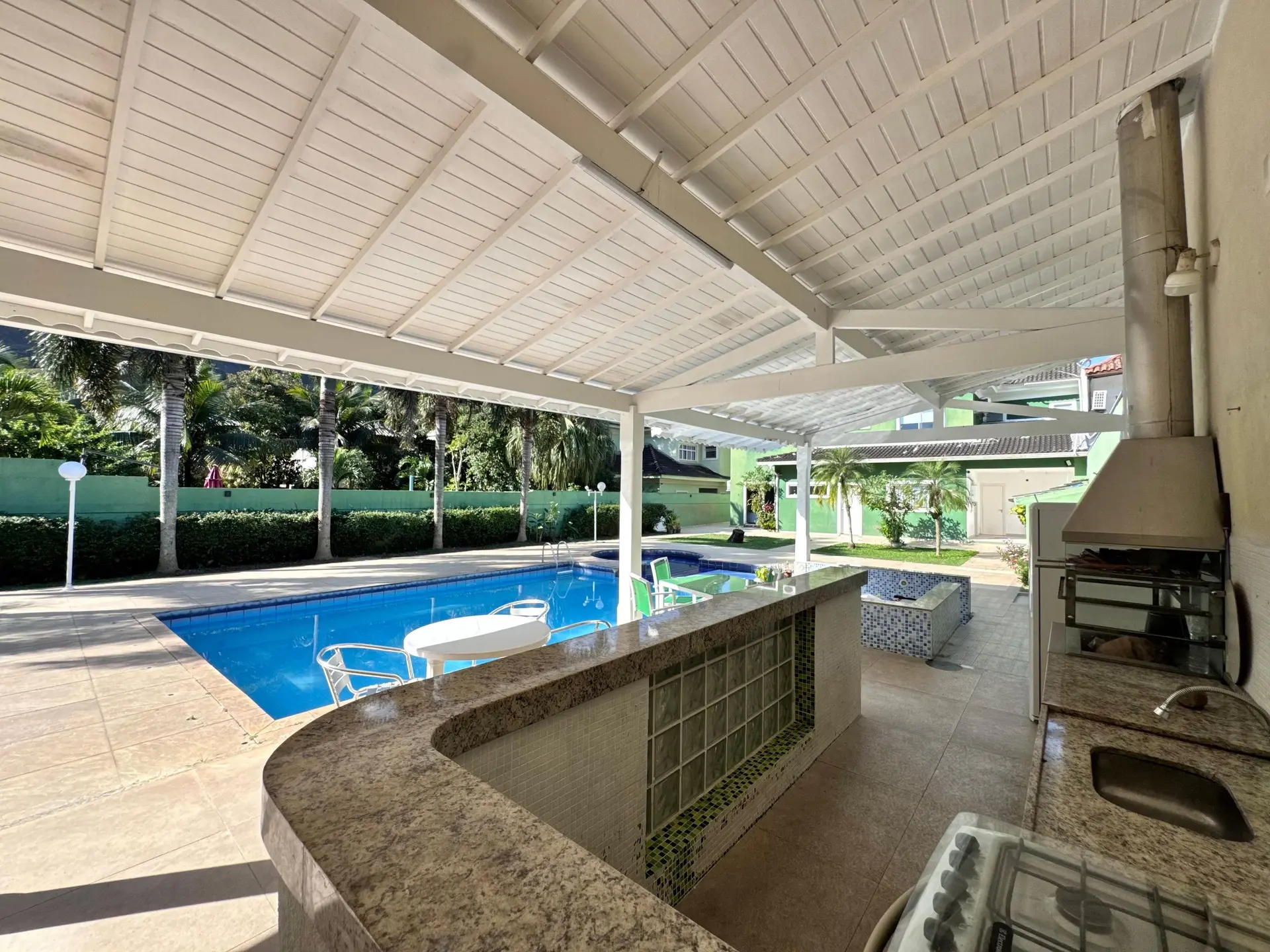 Furnished house with 4 en-suites and 6 bathrooms — photo 9