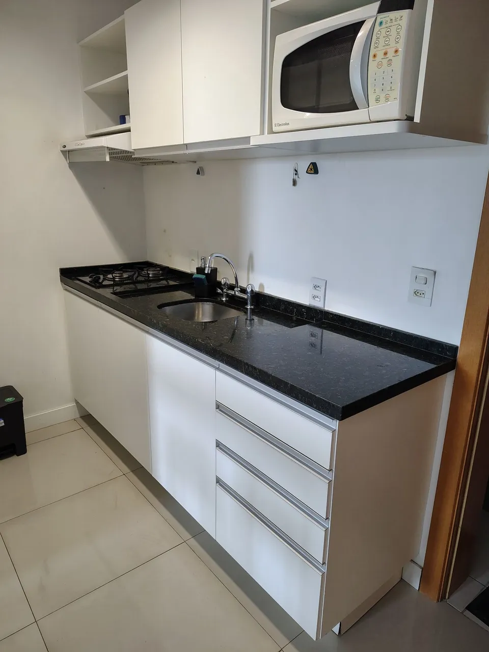 Apartamento mobiliado de 1 quarto com cozinha aberta — photo 9