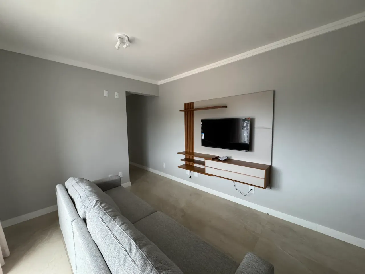 Furnished 2-bedroom apartment with open-plan kitchen — photo 14