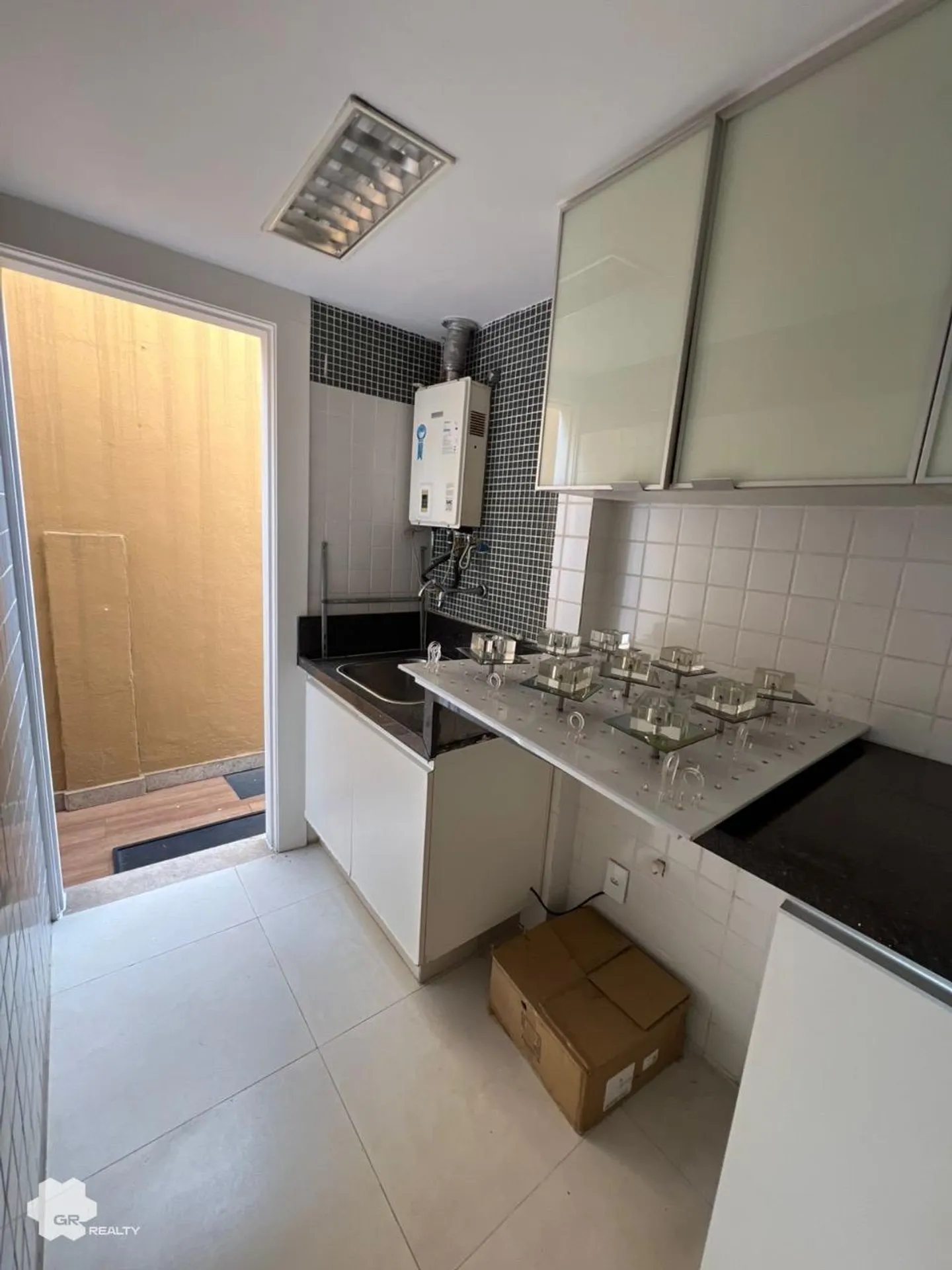 House with 6 en-suite bedrooms and 468 m² of space — photo 2