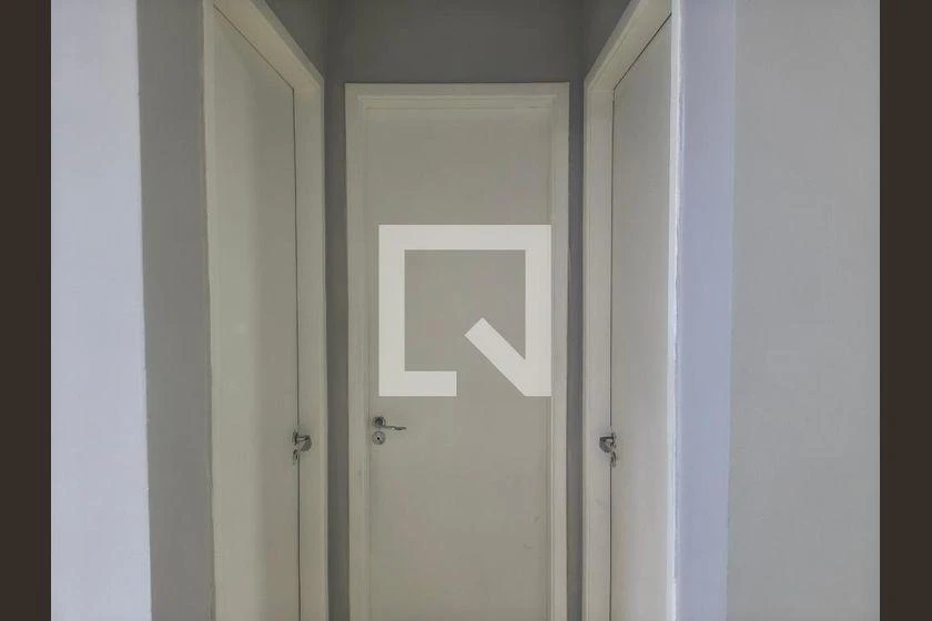 2-bedroom apartment with wood or laminate floors — photo 9