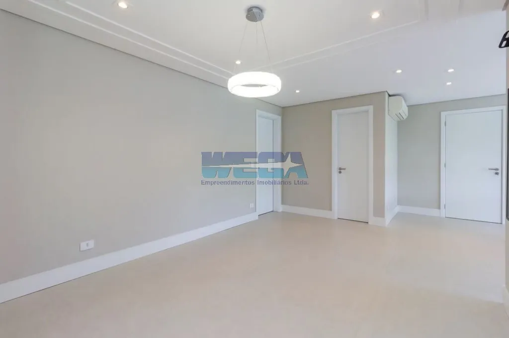 Apartamento com 4 quartos e varanda de vidro fechada — photo 7
