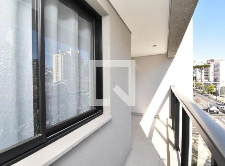Furnished 1-bedroom apartment with glassed-in balcony — photo 2