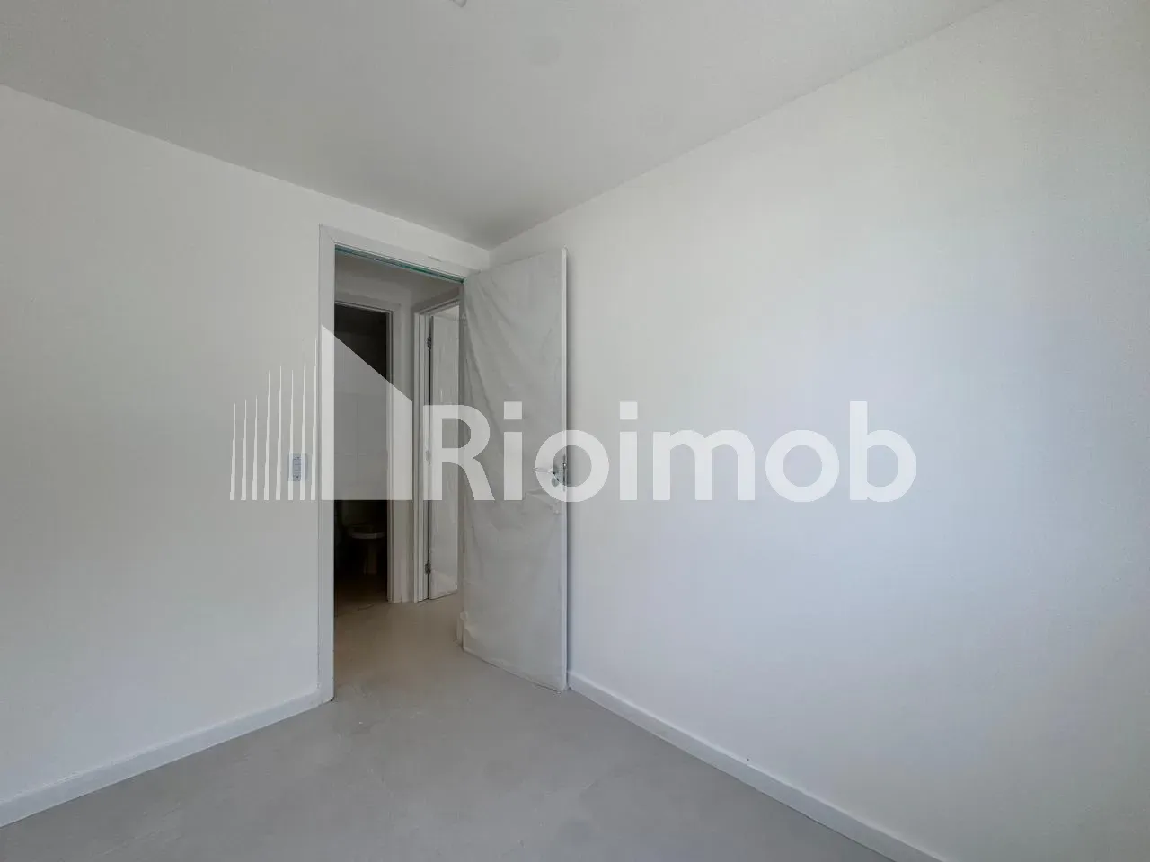 2-bedroom apartment with an open-plan kitchen — photo 10