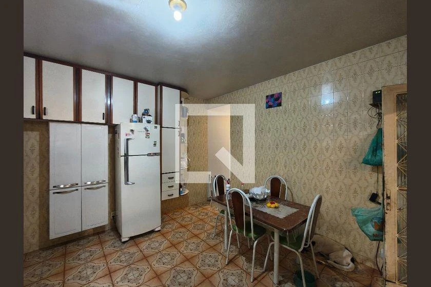 Furnished 240 m² house with 5 bedrooms and 5 bathrooms — photo 11
