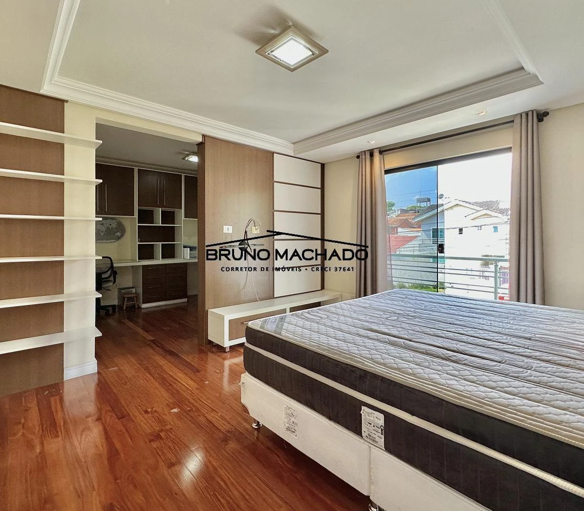 3-bedroom house with a walk-in closet in Curitiba — photo 4