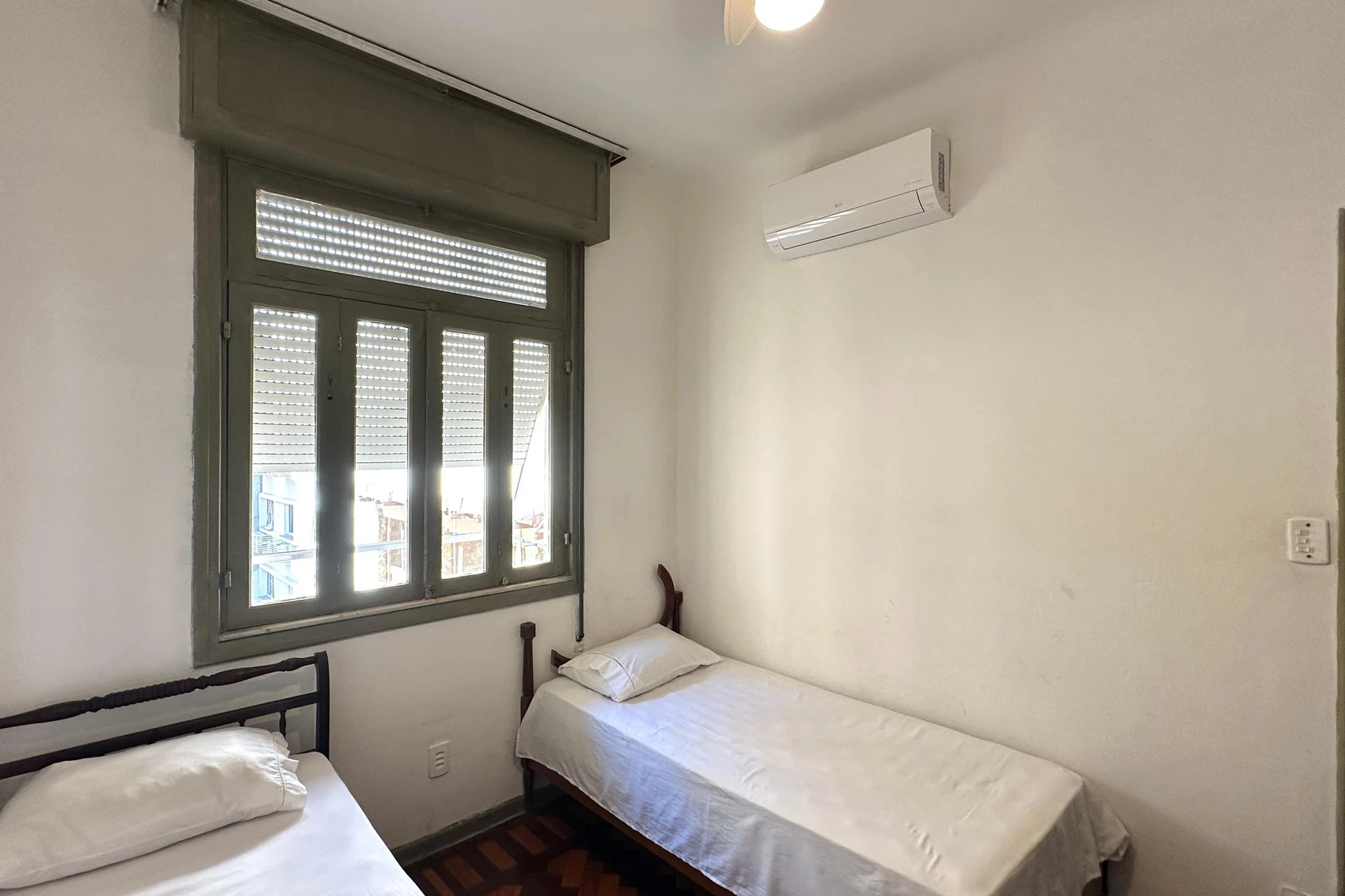 Furnished apartment with 3 bedrooms and a balcony — photo 23