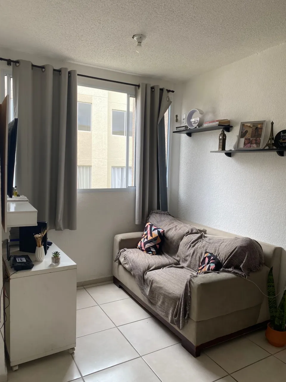 2-bedroom apartment in a building with a pool — photo 5