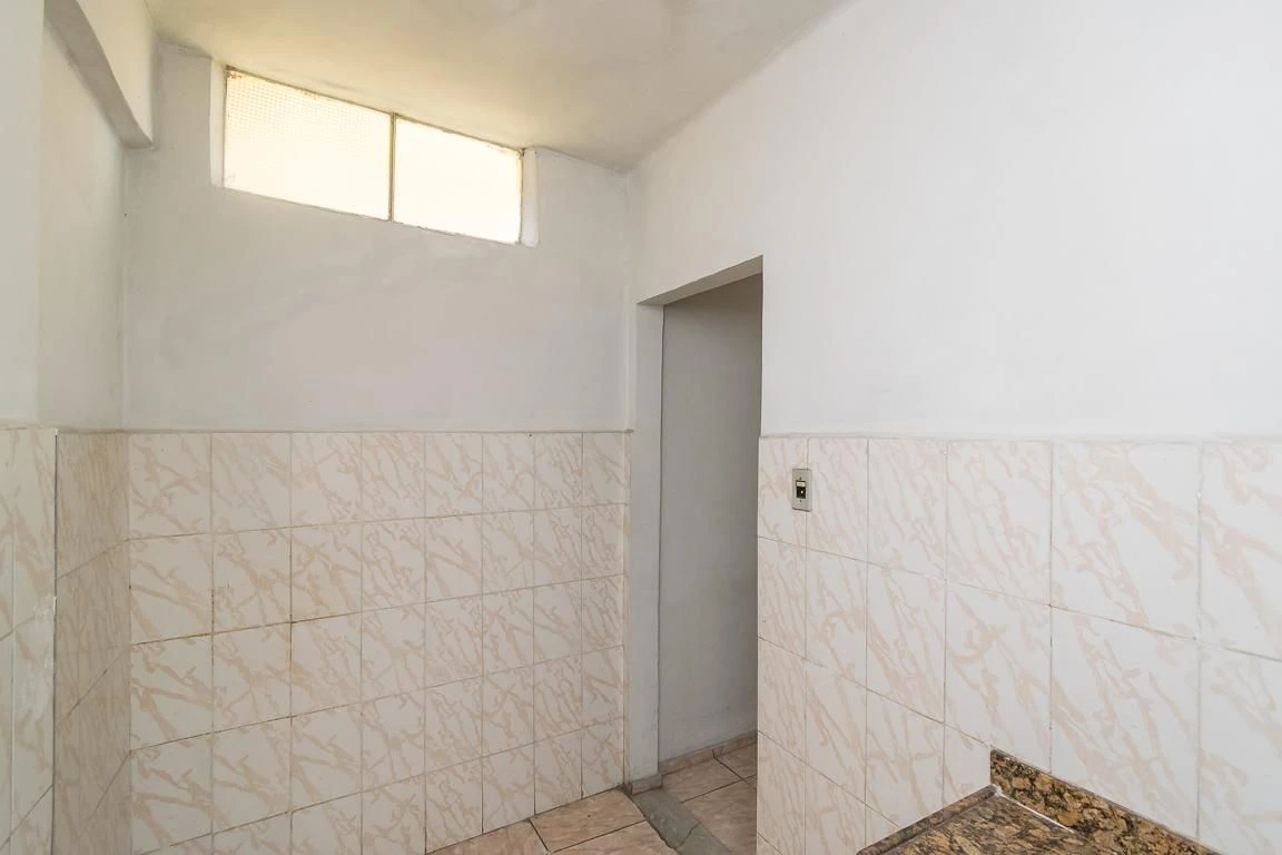 Unfurnished apartment with 2 bedrooms and a laundry area — photo 5