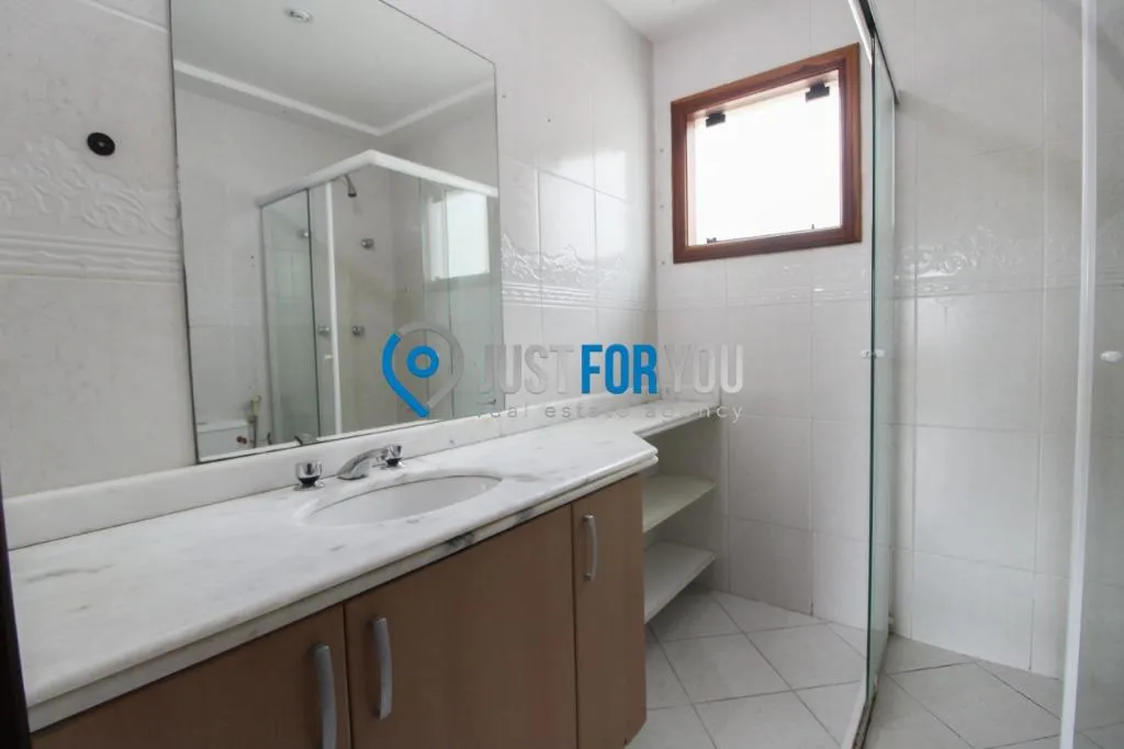 Ванна та 4 спальні: будинок 350 м² — photo 15