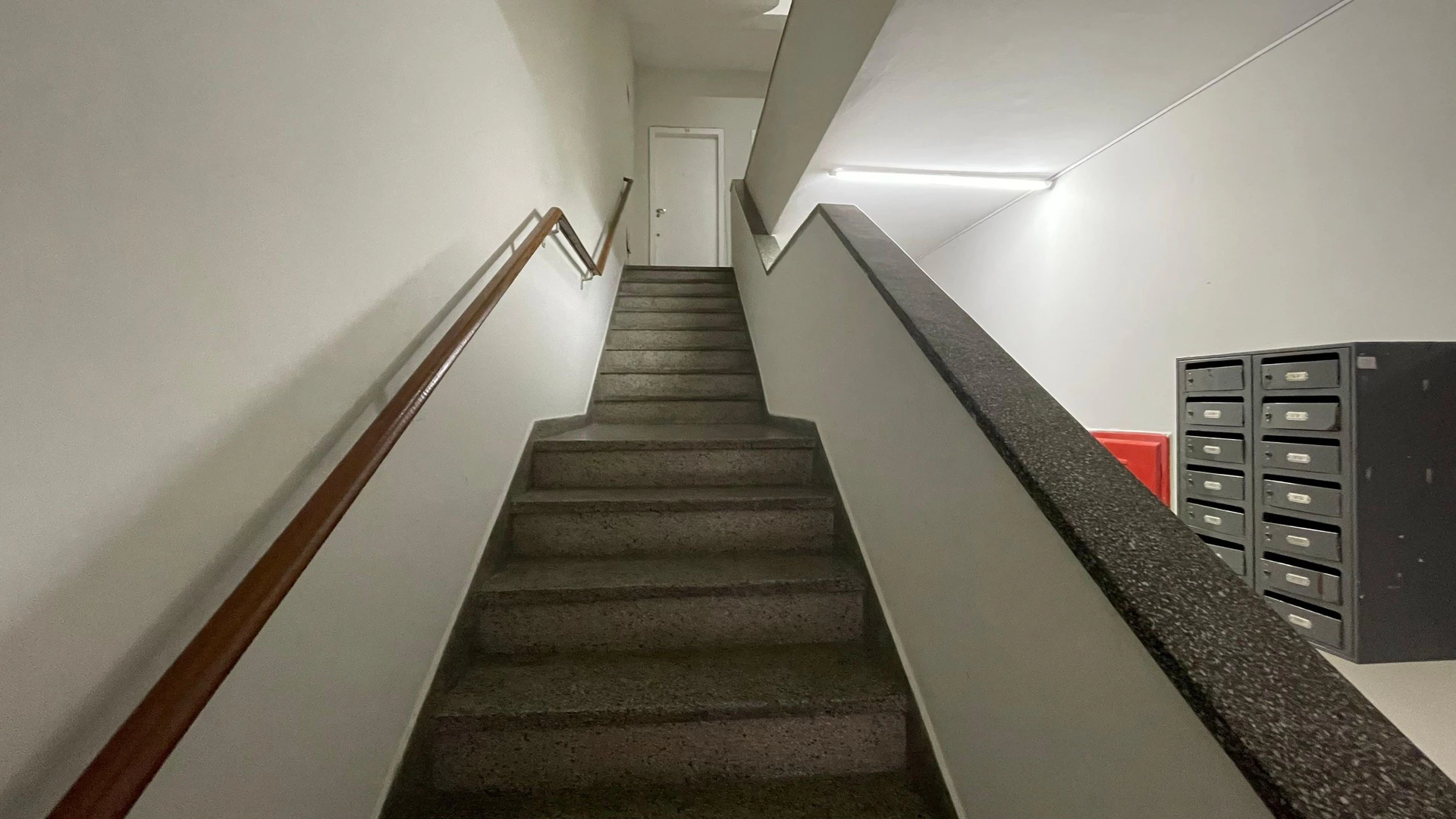 Apartment, 70 m², with wood or laminate floors — photo 27