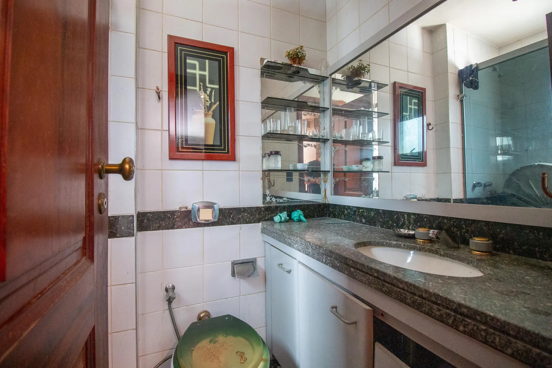 4-bedroom apartment in a building with a sauna — photo 51