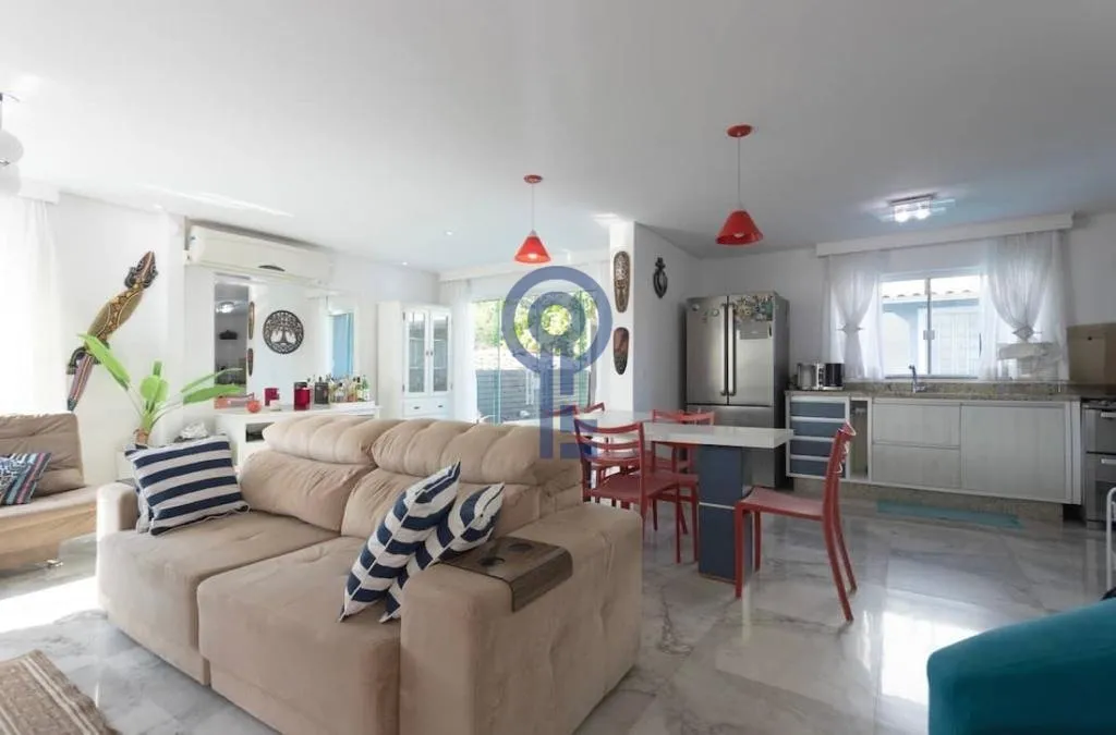 Furnished house with 4 bedrooms and a gas open kitchen