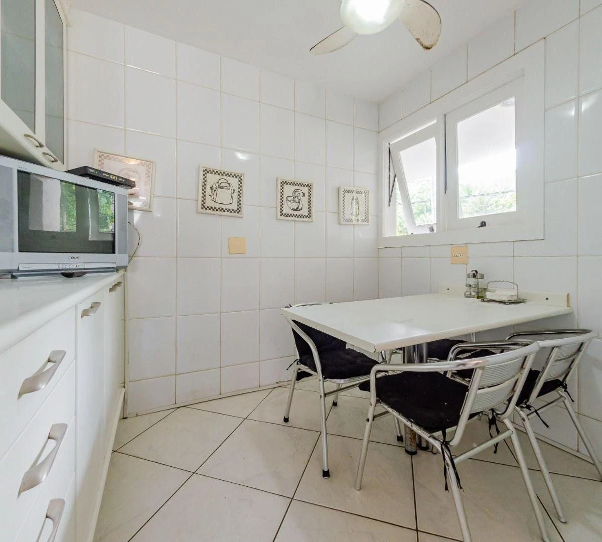Furnished house with 6 bedrooms and 690 m² — photo 49