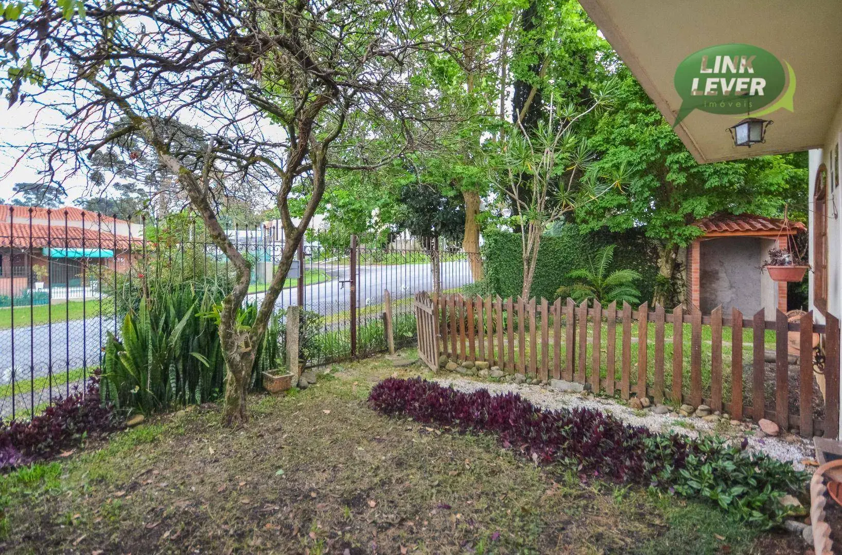164 m² house with a fireplace and a grill on the balcony — photo 54