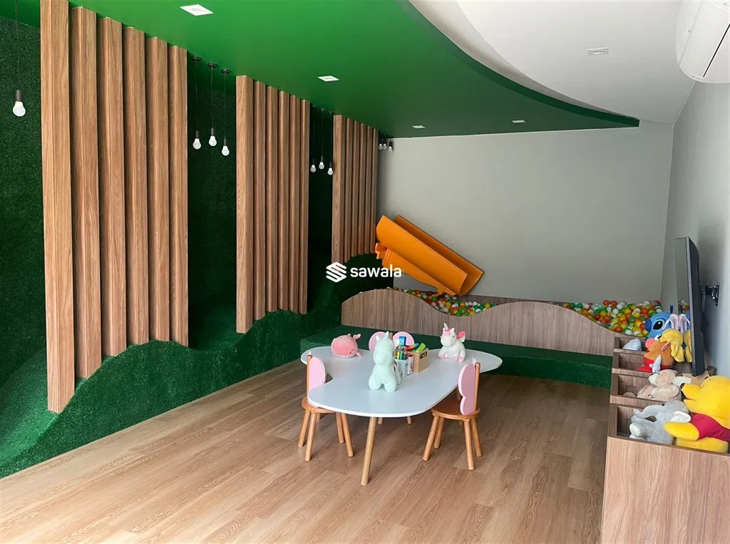 2-bedroom apartment with wood or laminate floors — photo 23