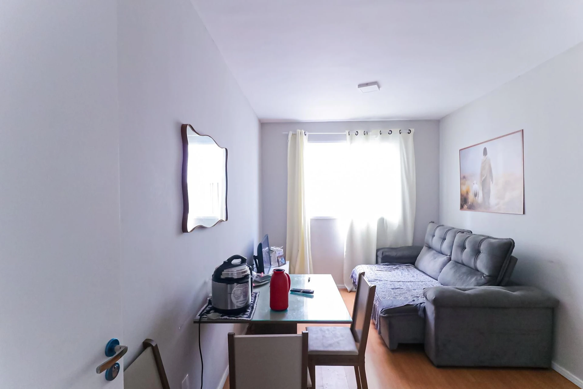 2-bedroom apartment with a washing machine