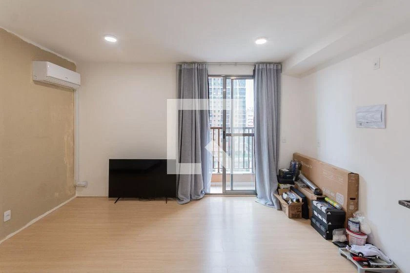 1-bedroom apartment with glassed-in balcony and 32 m²