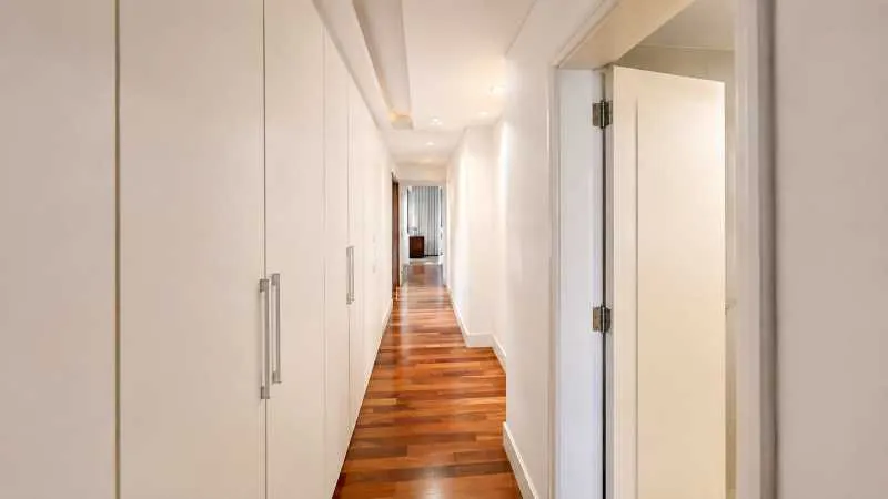 260 m² unfurnished apartment with balcony and 3 bedrooms — photo 19