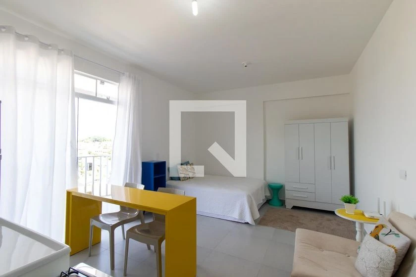 Furnished studio with 1 bedroom and a private garden — photo 3