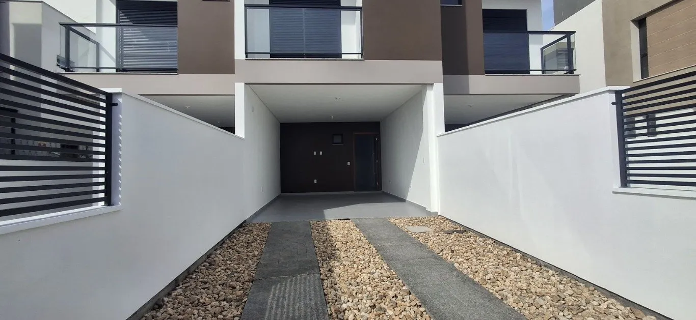 Casa com 3 suítes e 4 banheiros, área de 155 m²