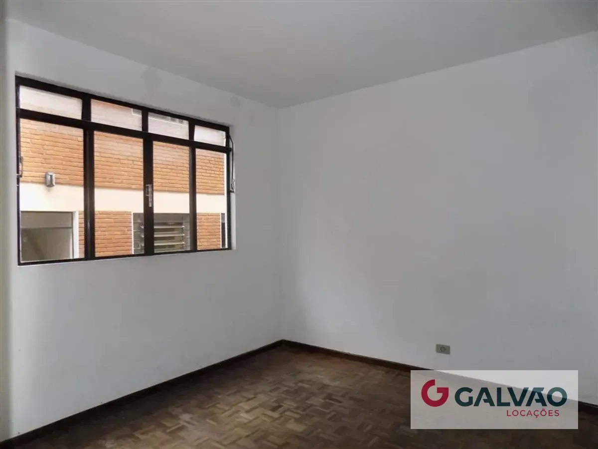 2-bedroom apartment with wood or laminate floors in Curitiba — photo 3