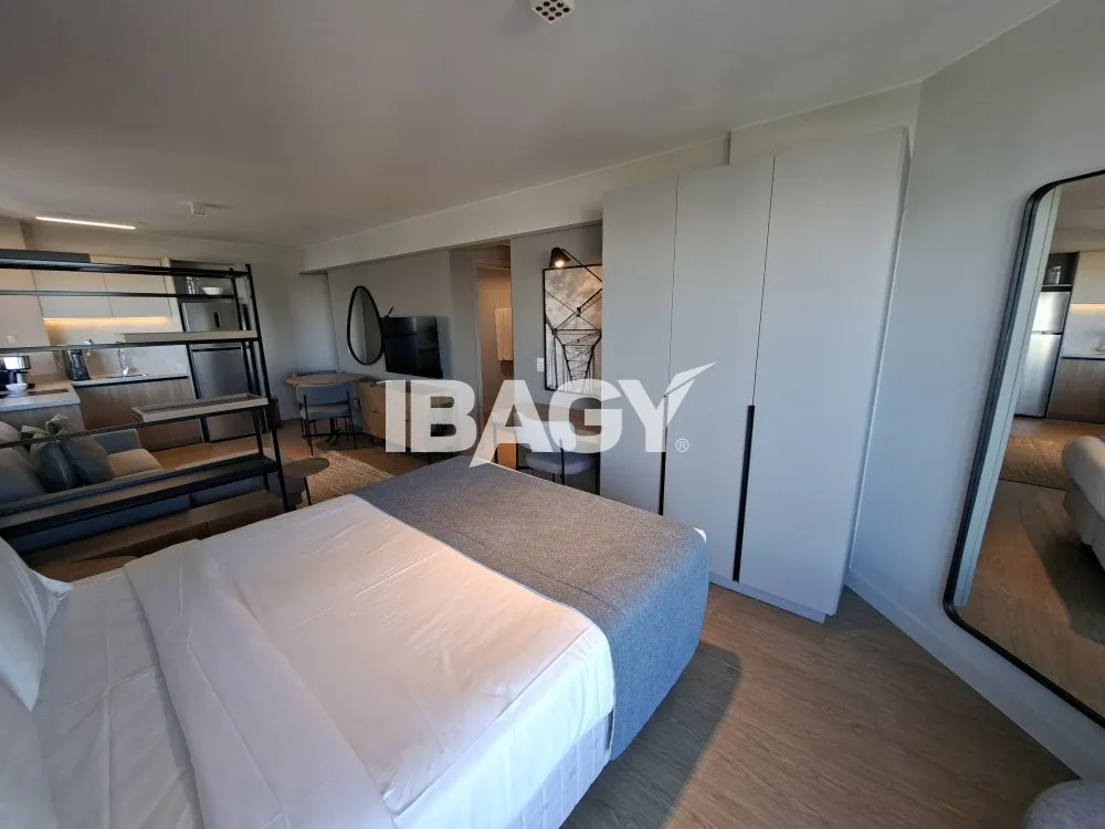 Studio with a glassed-in balcony and open-plan kitchen — photo 127