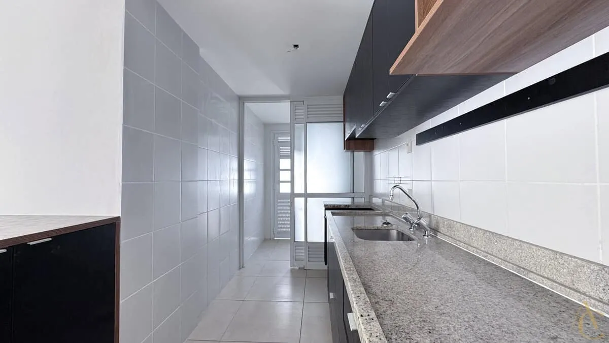 Unfurnished apartment with 3 bedrooms and balcony grill — photo 13