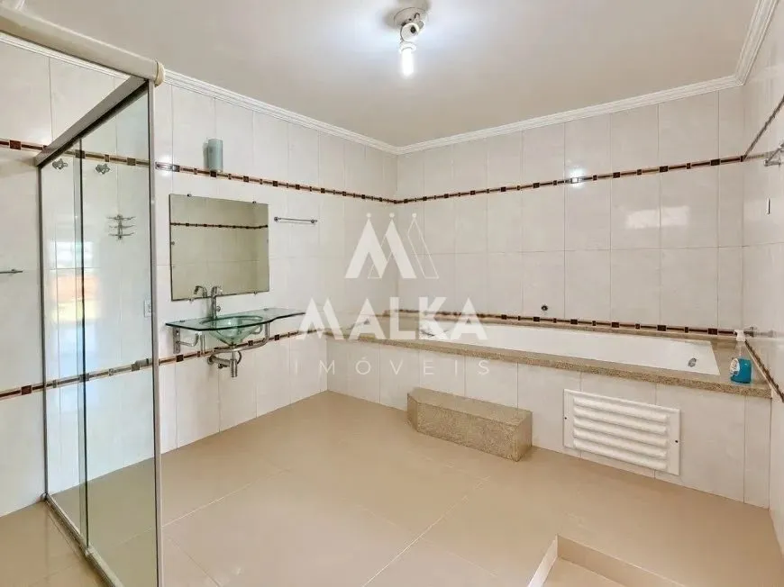 5-bedroom house with a bathtub in Florianópolis — photo 2