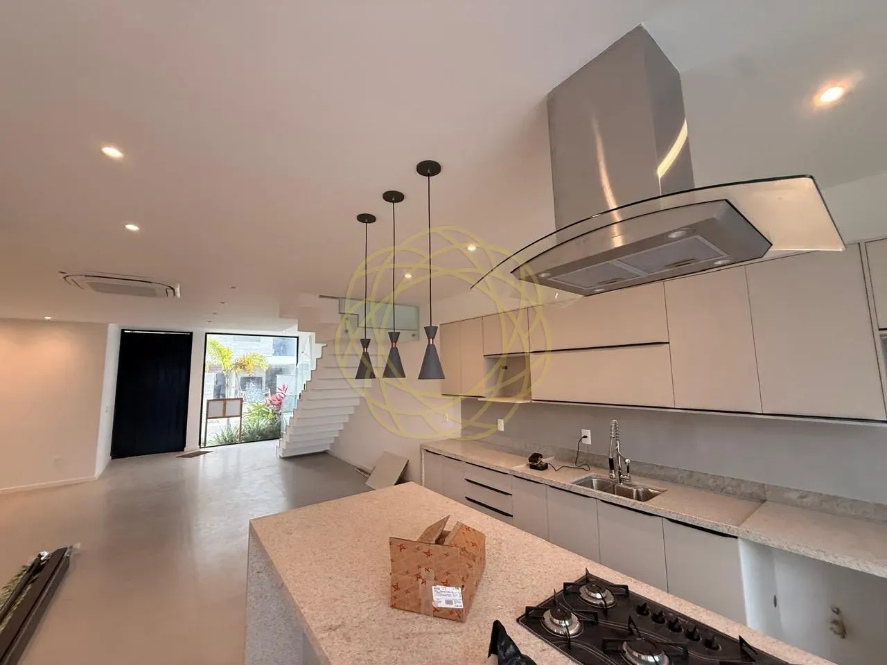 Casa com 4 quartos e 5 banheiros, 280 m²