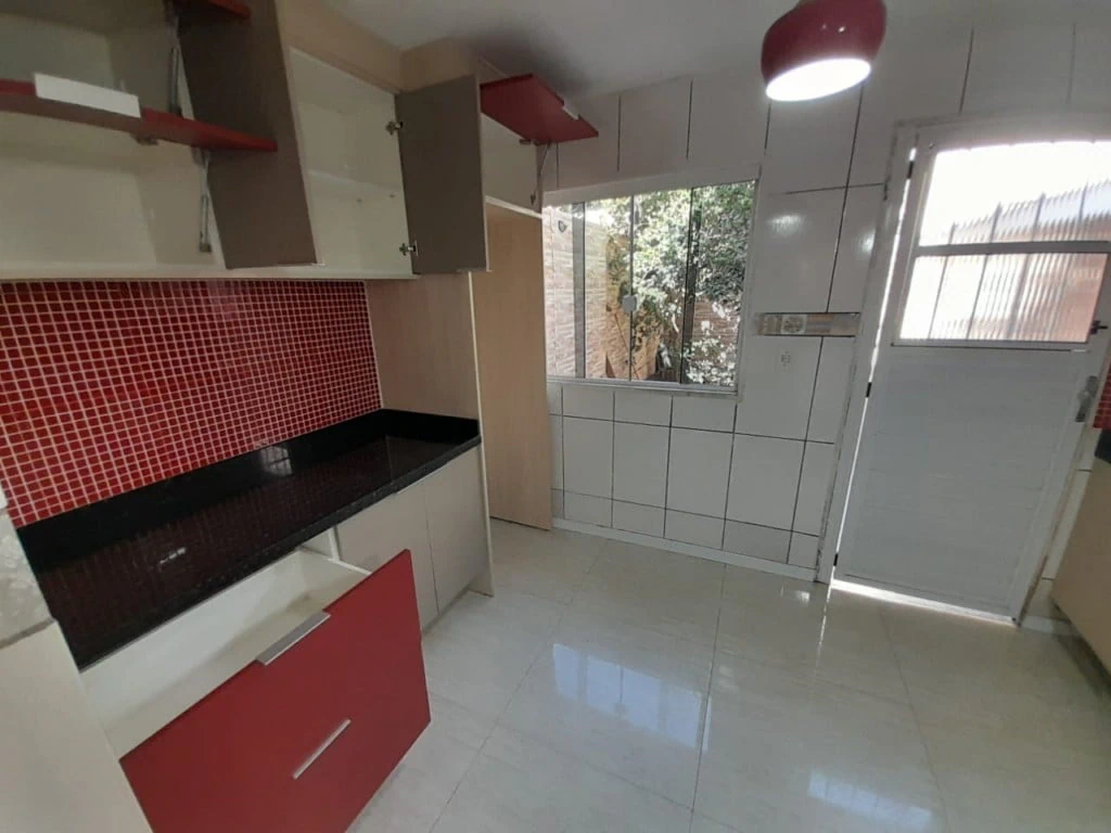 Casa sem mobília com 3 quartos e 196 m², garagem