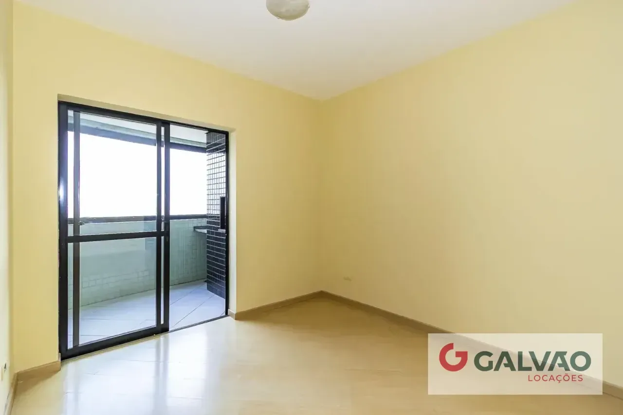 Balcony with a grill in a 3-bedroom apartment, 87 m² — photo 11