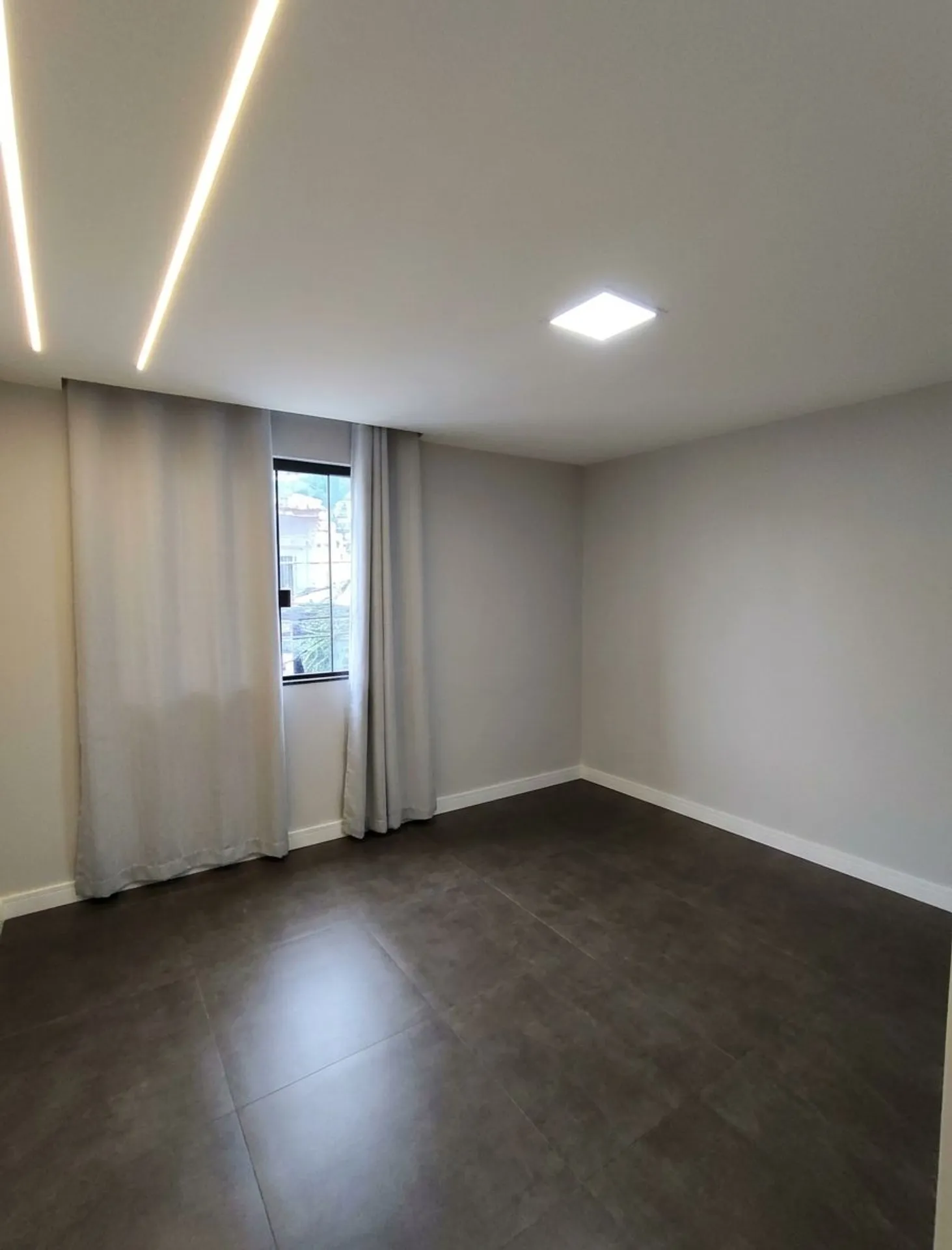 Glass-enclosed balcony in a 2-bedroom house, 100 m² — photo 6