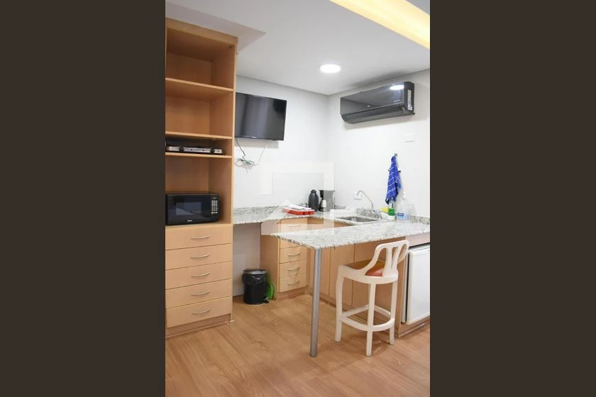 Furnished apartment with 1 en-suite and balcony — photo 5