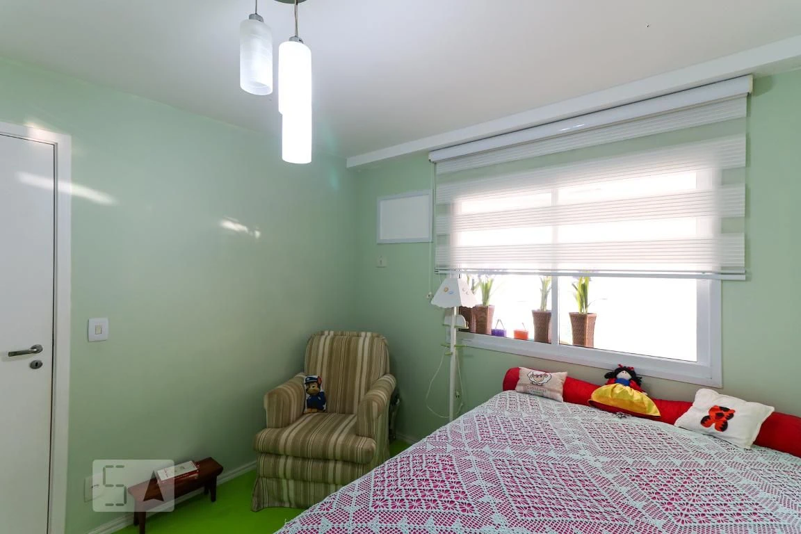 Rental apartment with 4 bedrooms and a glassed-in balcony — photo 24