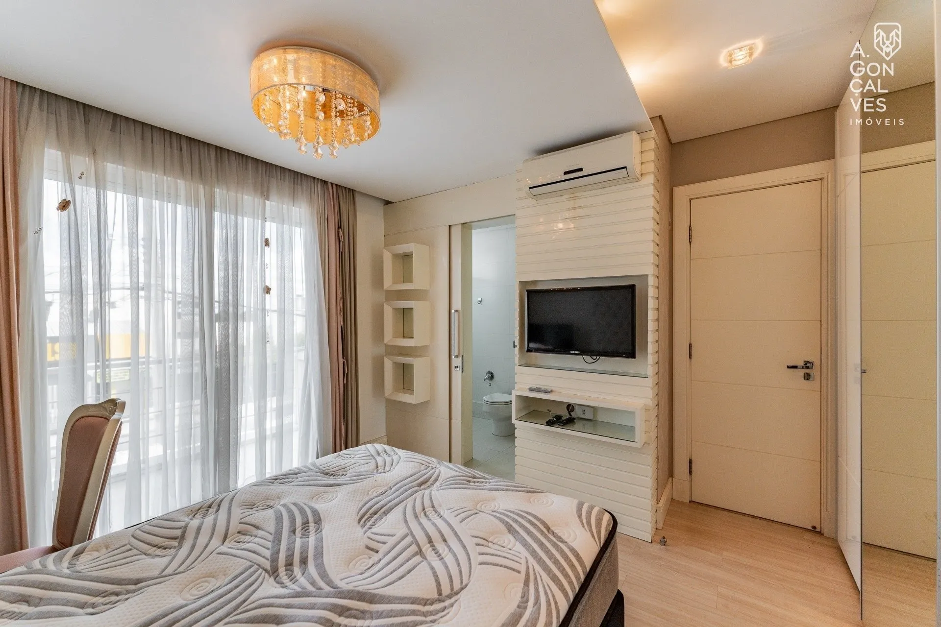 Furnished house with open-plan kitchen and 3 suites — photo 32