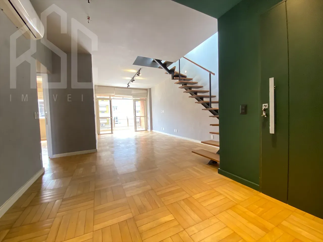 145 m² duplex penthouse with 2 bedrooms and 3 baths — photo 3