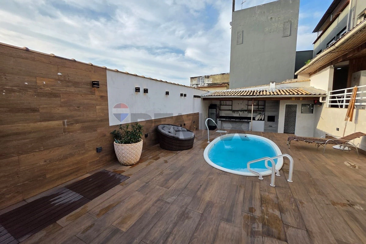 Balcony with a grill in a 3-bedroom house, 139 m² — photo 20