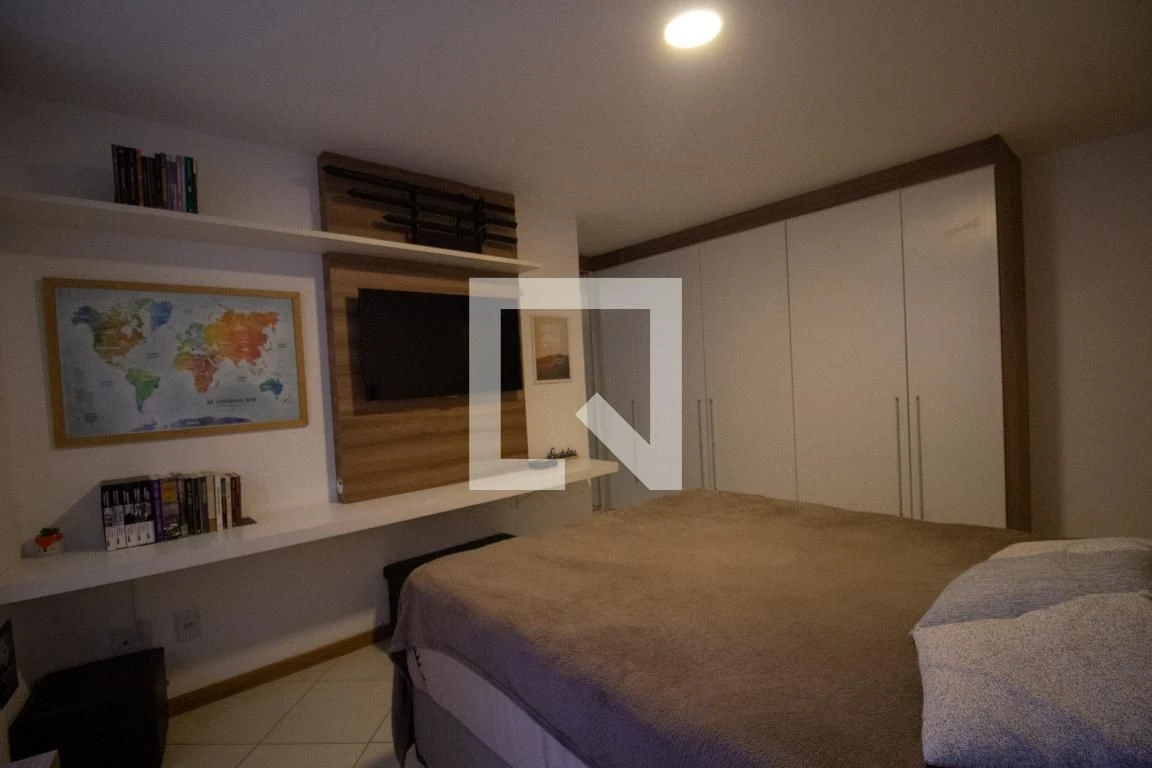 Furnished apartment with 2 en-suite bedrooms and desk — photo 18