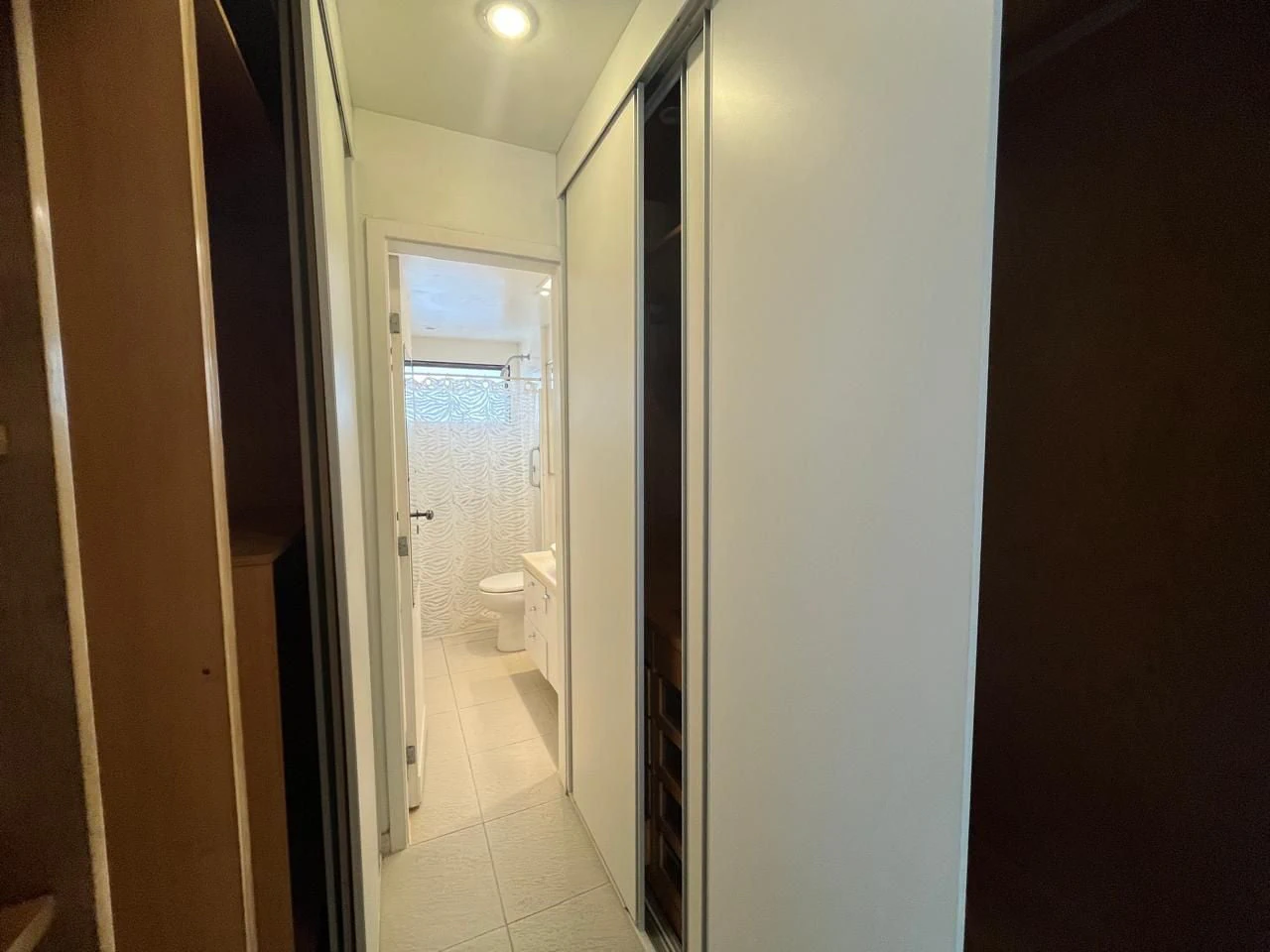 Glass-enclosed balcony in a 3-bedroom apartment, 160 m² — photo 23