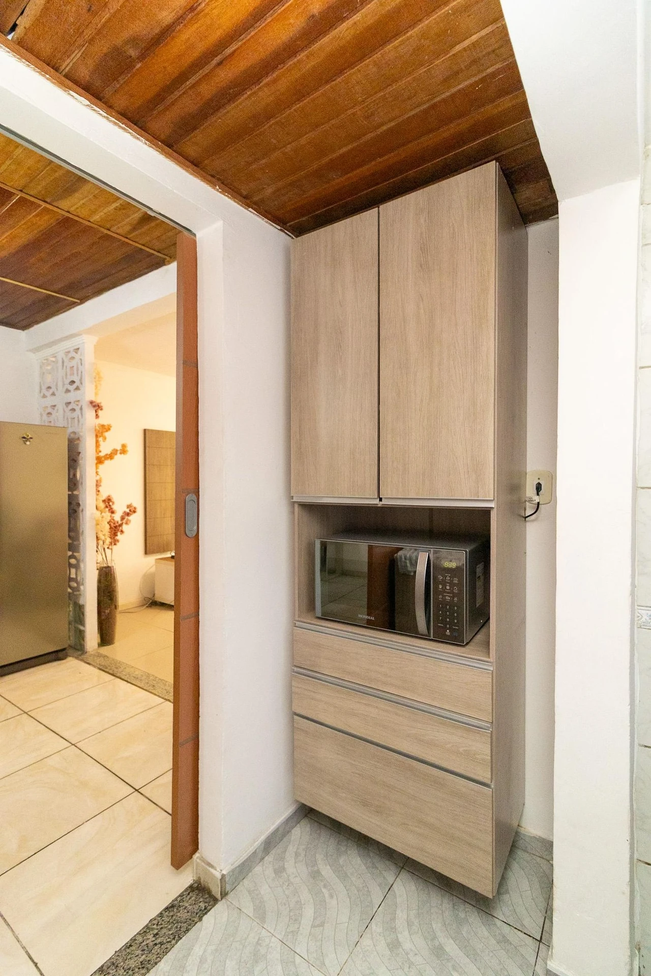 Furnished 4-bedroom apartment with balcony and desk area — photo 17