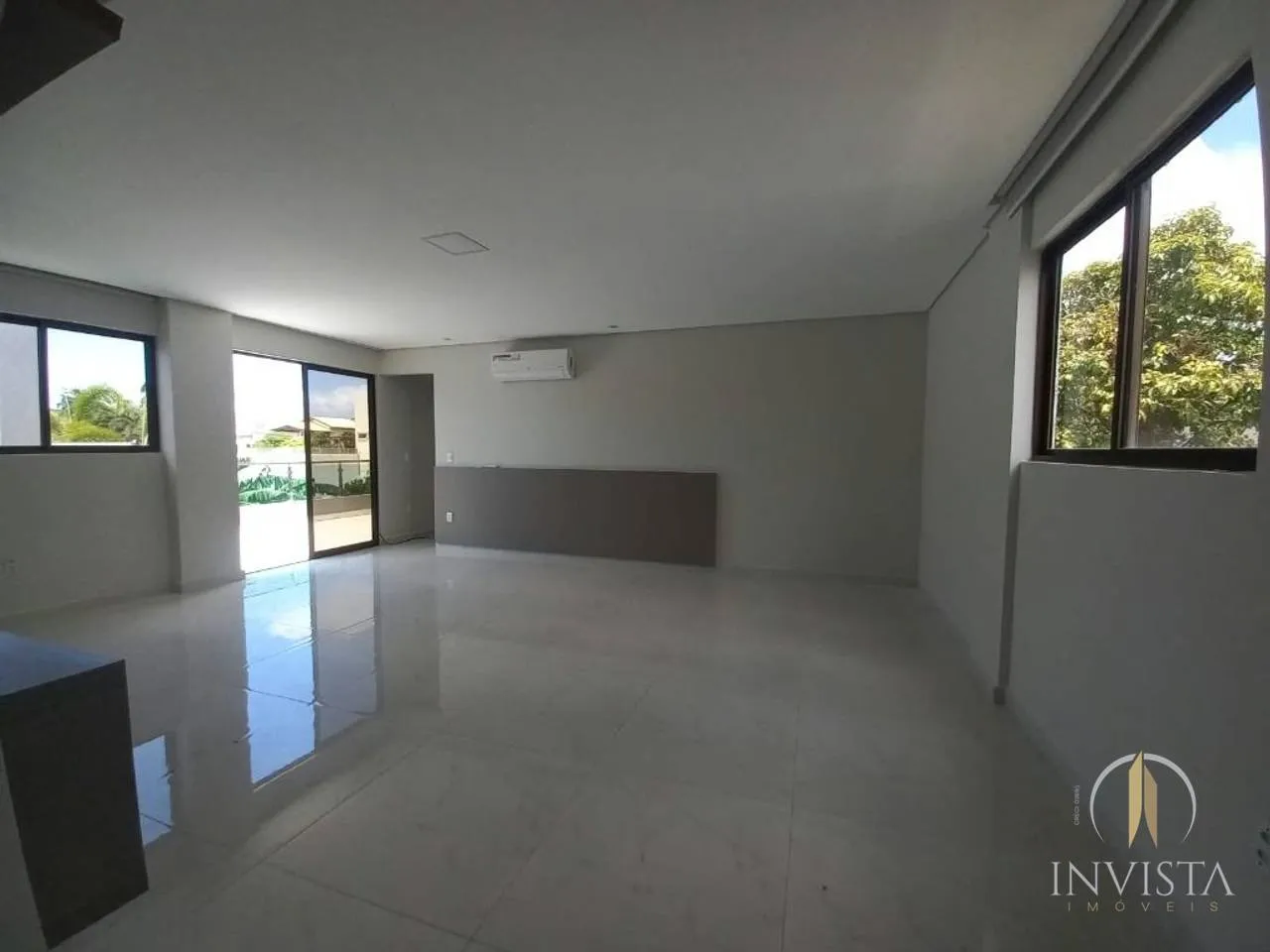 Furnished house, 481 m², with floor-to-ceiling windows — photo 38
