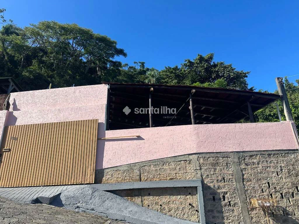 House with 4 bedrooms, 2 baths and a balcony grill — photo 2