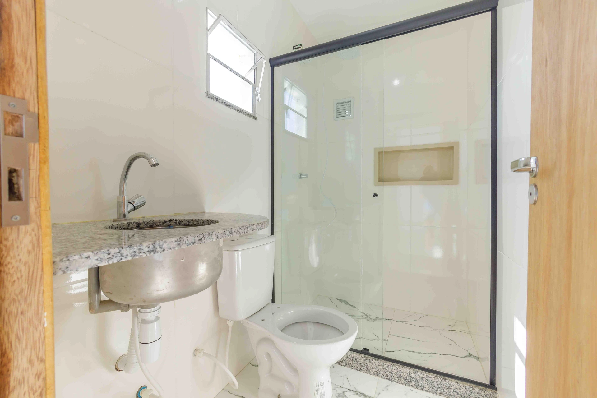 Monoambiente, 40 m², con ventanales de piso a techo — photo 22